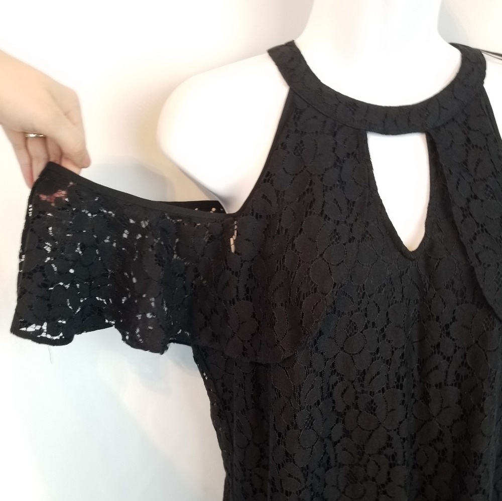 Candie's Cold Shoulder Lace Dress - Picture 3 of 8